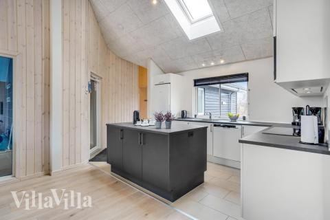 Køkkenet i luksushus nr. 527 er udstyrret, så I let kan lave mad til 16 personer.