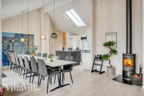 Det store lyse opholdrum i luksushus nr. 527 til 16.