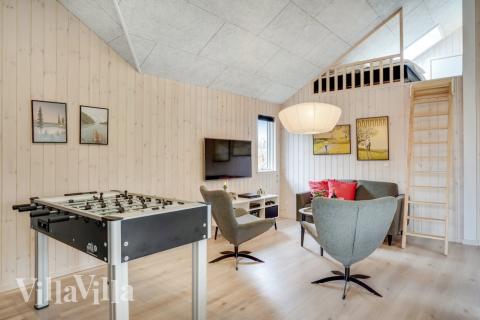 Luksushus 527 til 16 personer byder på et stort aktivitetsrum med bl.a. billard og dart