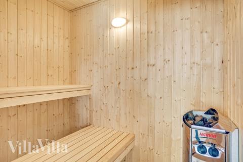 Nyd varmen i saunaen i luksushus nr. 527 til 16 personer