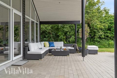 Luksushus nr. 527 har en dejlig terrasse med gode havemøbler til 16 personer.