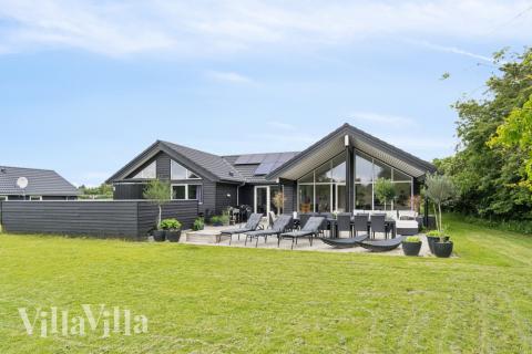 Nyd en grillaften på terrassen i luksushus nr. 527 i Nordsjælland