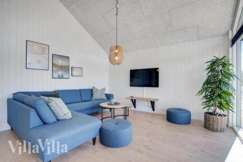Der er mulighed for hygge i sommerhusets sofaarrangement, når I besøger luksushus nr. 533
