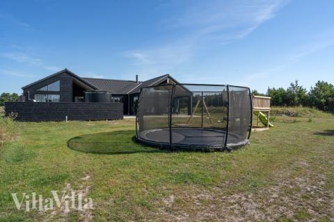 Ude-aktiviteter omkring sommerhus nr. 533.