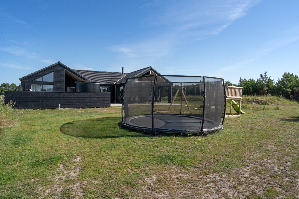 Ude-aktiviteter omkring sommerhus nr. 533.