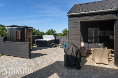 Nyd en grillaften på terrassen i luksushus nr. 533 i Vestjylland