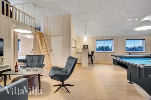 Dyst i sommerhusets aktivitetsrum, når I besøger luksushus nr. 529 i Nordjylland.