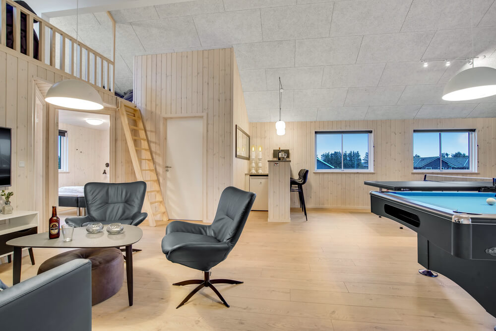 Dyst i sommerhusets aktivitetsrum, når I besøger luksushus nr. 529 i Nordjylland.