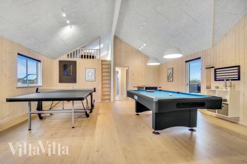 Luksushus 529 til 20 personer byder på et stort aktivitetsrum med bl.a. billard og dart