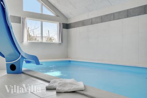 Den lækre pool i luksushuse nr. 525 til 16 personer