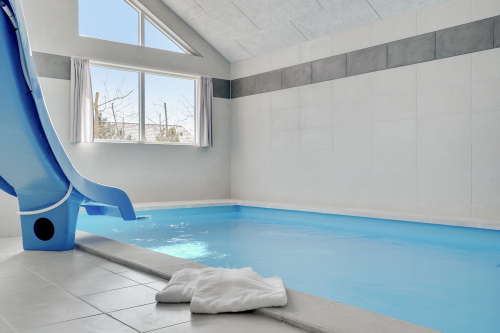 Den lækre pool i luksushuse nr. 525 til 16 personer