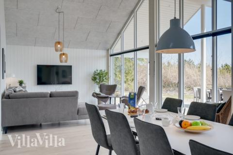 Det store lyse opholdrum i luksushus nr. 525 til 16.