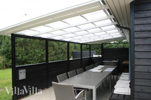 Ud over de mange timer, man kan bruge i husets pool-afdeling, så byder luksushus 525 også på mange udendørs aktiviteter