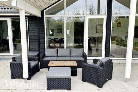 Luksushus nr. 525 har en dejlig terrasse med gode havemøbler til 16 personer.