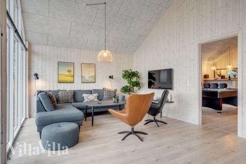 Sofaen i luksushus 524 i Sydjylland indbyder til brætspil eller at se en film sammen.