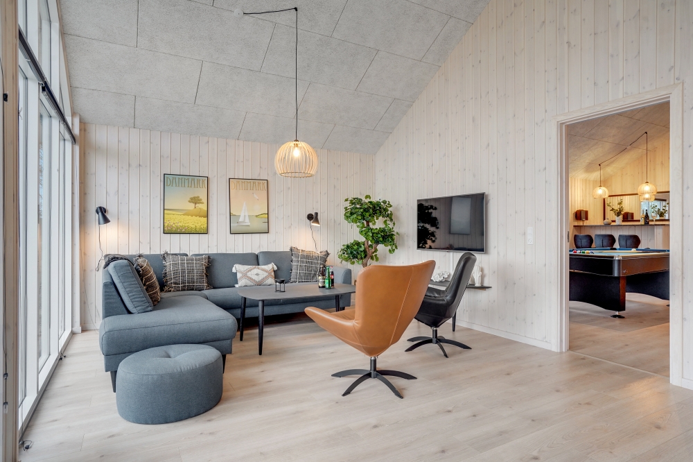 Sofaen i luksushus 524 i Sydjylland indbyder til brætspil eller at se en film sammen.