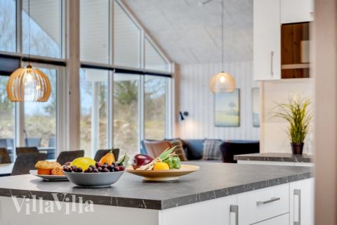 Køkkenet i luksushus nr. 524 er udstyrret, så I let kan lave mad til 16 personer.