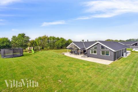 Dette skønne poolhus nr. 524 med plads til 16 personer ligger i Sydjylland