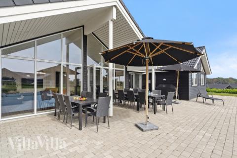 Nyd en grillaften på terrassen i luksushus nr. 524 i Sydjylland