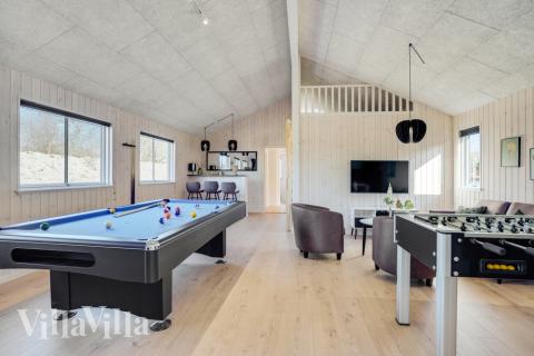 Luksushus 523 til 18 personer byder på et stort aktivitetsrum med bl.a. billard og dart