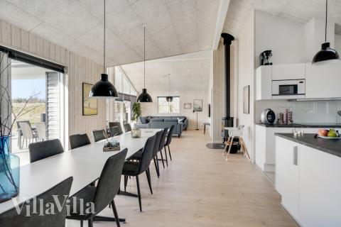 Opholdsrum med plads til 18 i luksushus nr. 523.