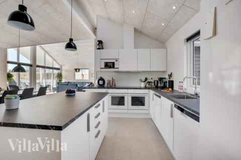 Køkkenet i luksushus nr. 523 er godt indrettet.