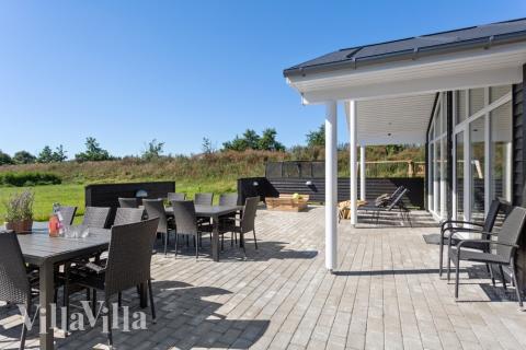 Stor terrasse ved luksushus nr. 523 i Nordjylland.