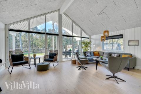 Sofaen i luksushus 536 i Vestjylland indbyder til brætspil eller at se en film sammen.