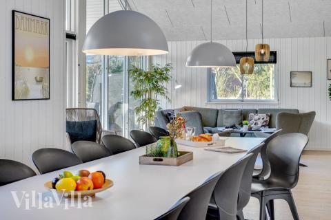 Opholdsrum med plads til 18 i luksushus nr. 536.