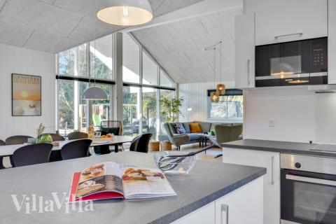 Køkkenet i luksushus nr. 536 er udstyrret, så I let kan lave mad til 18 personer.