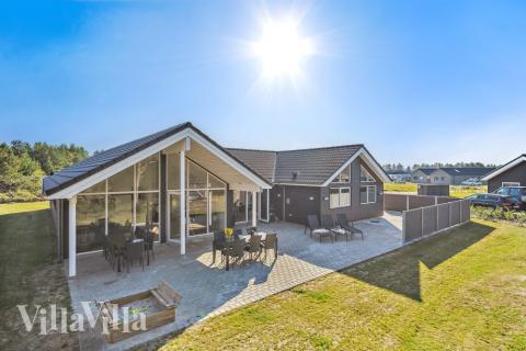 Dette skønne poolhus nr. 536 med plads til 18 personer ligger i Vestjylland