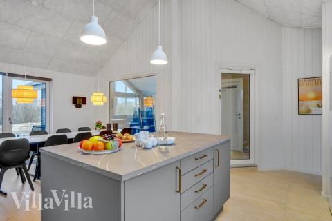 I luksushusets køkken findes alt, hvad I skal bruge til at lave mad til 18 personer. 