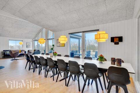 Opholdsrum med plads til 18 i luksushus nr. 537.