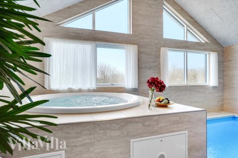 Nyd varmen i spaen i luksushus nr. 537 i Sydjylland