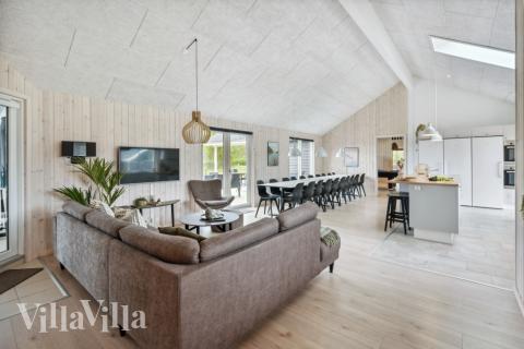 Sofaen i luksushus 535 i Vestjylland indbyder til brætspil eller at se en film sammen.