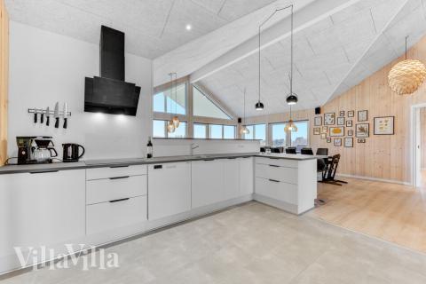 Køkkenet i luksushus nr. 539 er udstyrret, så I let kan lave mad til 14 personer.