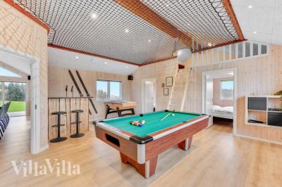 Ud over de mange timer, man kan bruge i husets pool-afdeling, så byder luksushus 539 også på billard/bordtennis og dart
