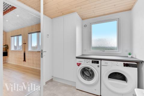 Den rummelige entre i luksushus nr. 539 i Limfjorden