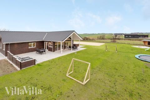 Dette skønne spahus nr. 539 med plads til 14 personer ligger i Limfjorden