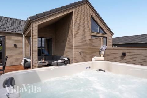 Nyd varmen i spaen i luksushus nr. 541 i Vestjylland