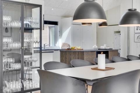 Det store lyse opholdrum i luksushus nr. 541 til 18.