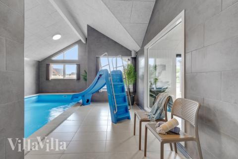 Den lækre pool i luksushuse nr. 541 til 18 personer