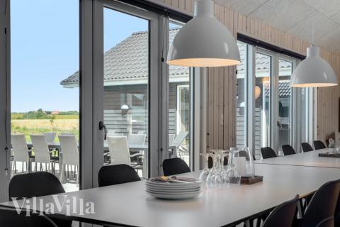 Køkkenet i luksushus nr. 542 er udstyrret, så I let kan lave mad til 26 personer.