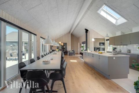 Det store lyse opholdrum i luksushus nr. 542 til 26.