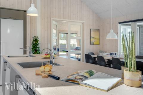 Køkkenet i luksushus nr. 542 er godt indrettet.