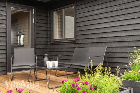 Nyd en grillaften på terrassen i luksushus nr. 546 i Limfjorden