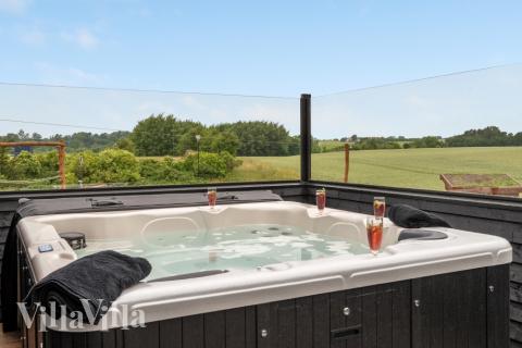 Nyd varmen i spaen i luksushus nr. 546 i Limfjorden