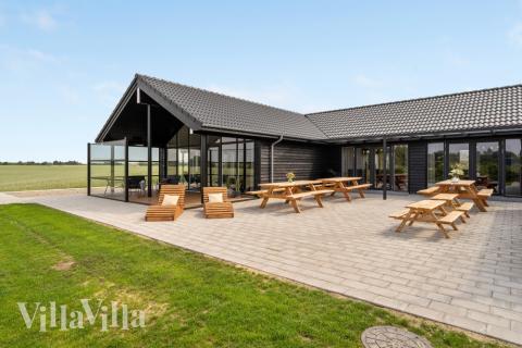 Stor terrasse ved luksushus nr. 546 i Limfjorden.