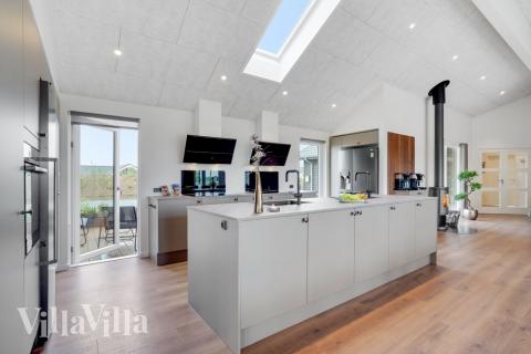 Køkkenet i luksushus nr. 546 er godt indrettet.