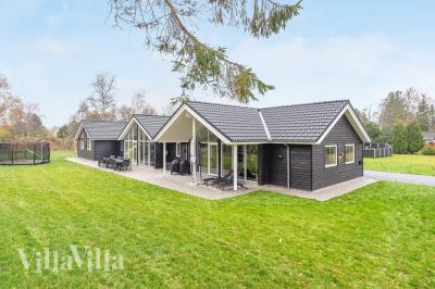 Dette skønne poolhus nr. 543 med plads til 16 personer ligger i Lolland/Falster/Møn